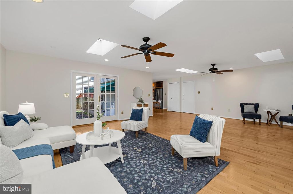 Image 22 of property listing at 788 OAK STUMP DR, Millersville, MD 21108