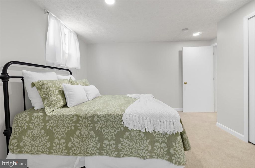 Image 39 of property listing at 788 OAK STUMP DR, Millersville, MD 21108