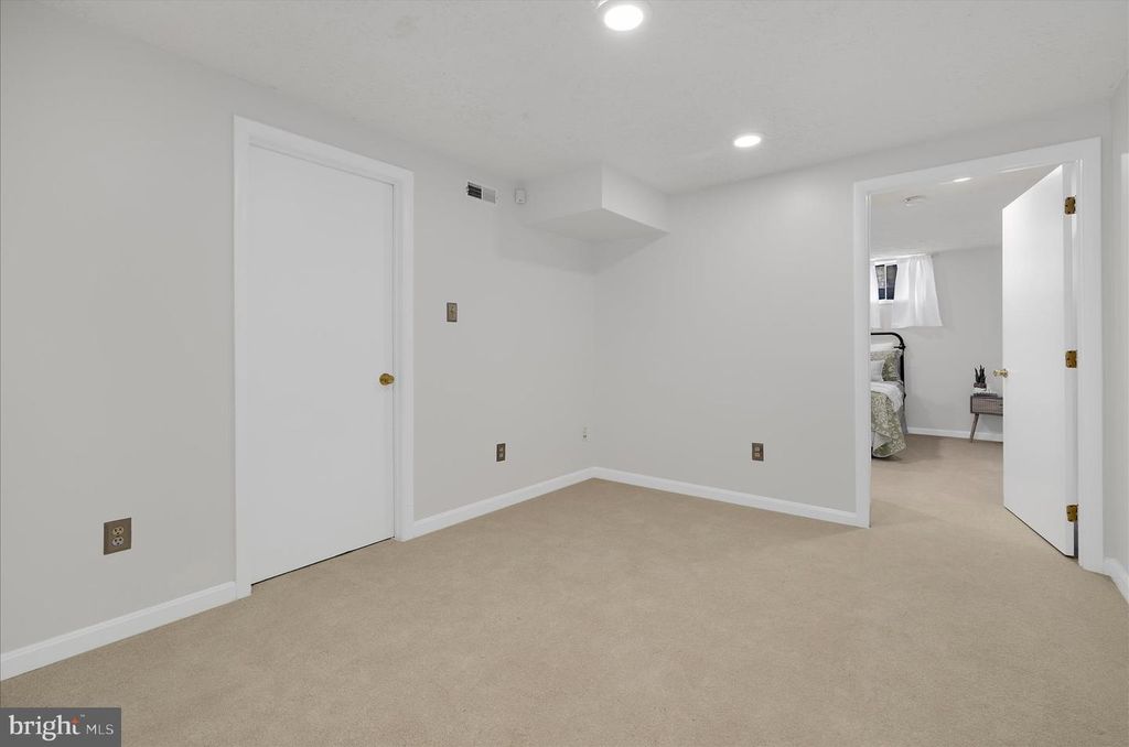 Image 40 of property listing at 788 OAK STUMP DR, Millersville, MD 21108