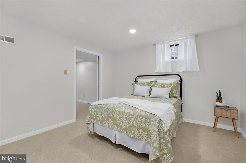 Image 42 of property listing at 788 OAK STUMP DR, Millersville, MD 21108