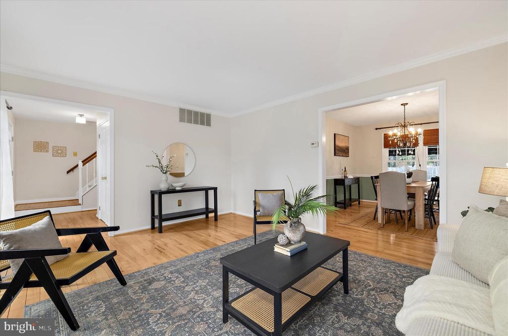 Image 7 of property listing at 788 OAK STUMP DR, Millersville, MD 21108