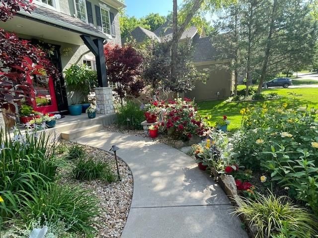 4512 Ironhorse Drive, Leawood, KS 66224