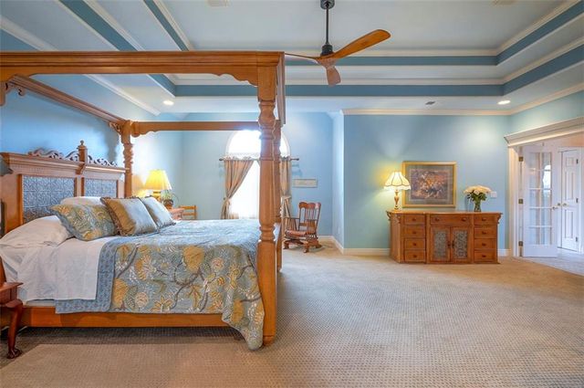 4512 Ironhorse Drive, Leawood, KS 66224