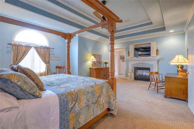 4512 Ironhorse Drive, Leawood, KS 66224