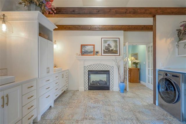 4512 Ironhorse Drive, Leawood, KS 66224