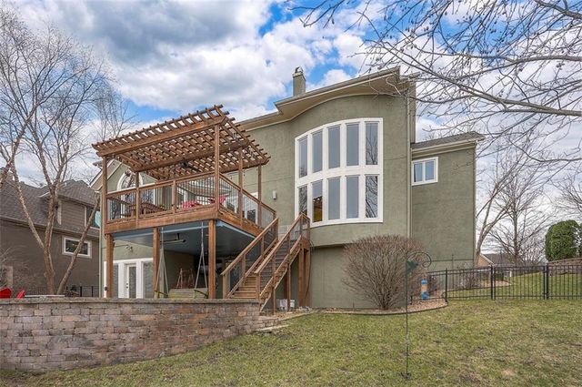 4512 Ironhorse Drive, Leawood, KS 66224