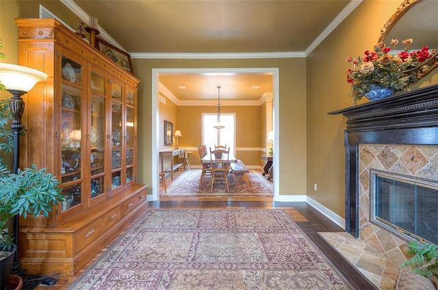 4512 Ironhorse Drive, Leawood, KS 66224