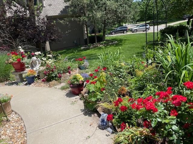 4512 Ironhorse Drive, Leawood, KS 66224