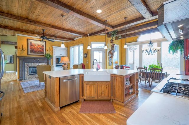 4512 Ironhorse Drive, Leawood, KS 66224