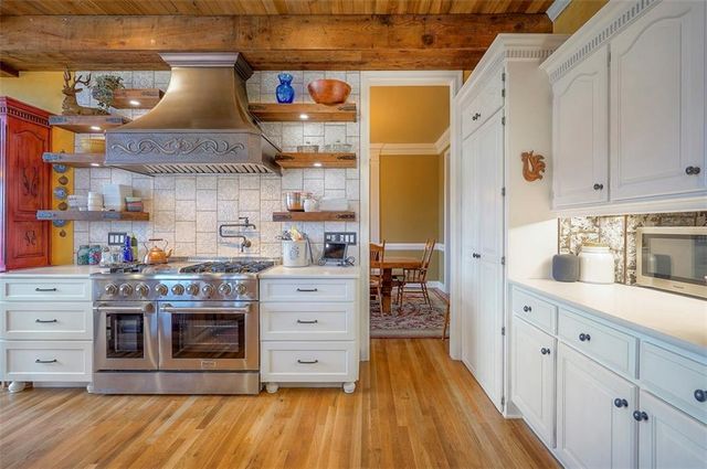 4512 Ironhorse Drive, Leawood, KS 66224