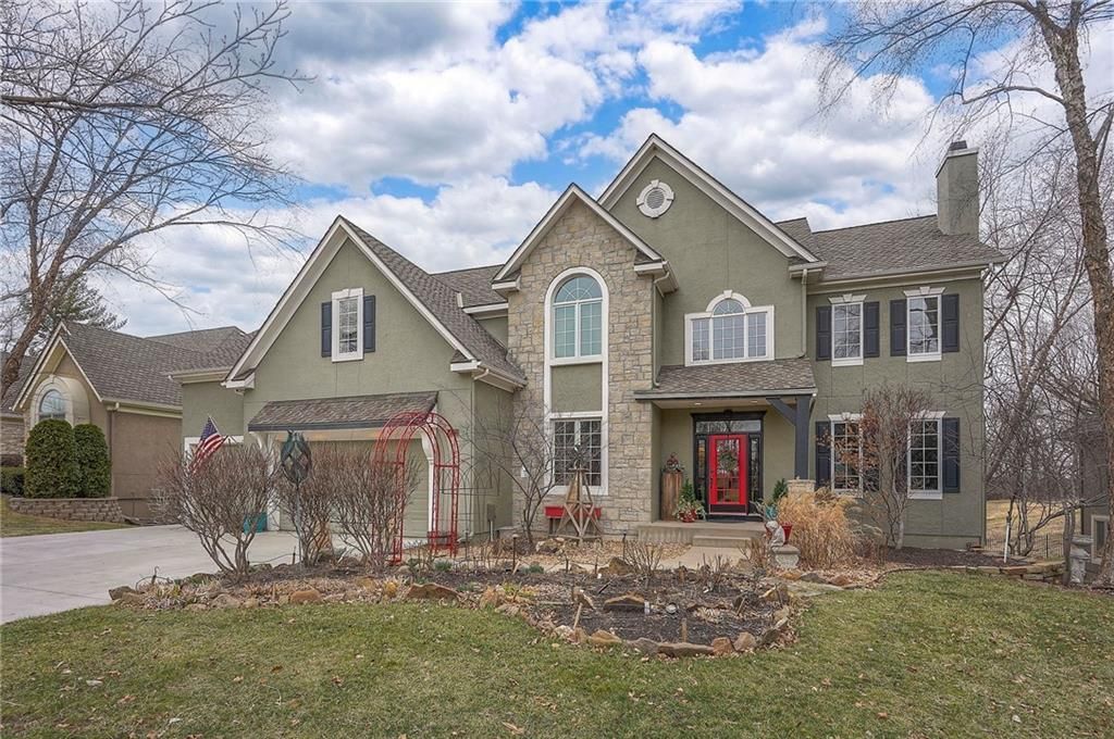 4512 Ironhorse Drive, Leawood, KS 66224
