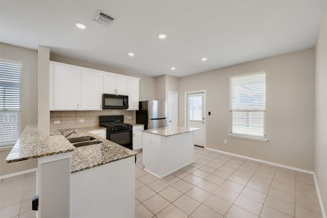 324 Harper LN, Georgetown, TX 78626