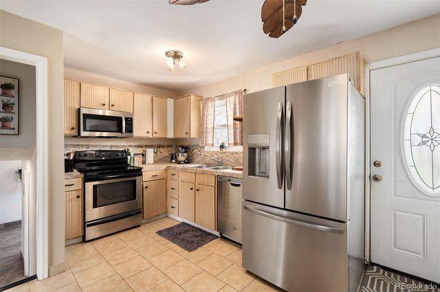 1052 Lewiston Street, Aurora, CO 80011