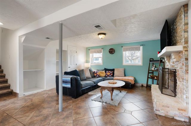 1052 Lewiston Street, Aurora, CO 80011