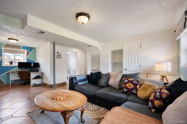 1052 Lewiston Street, Aurora, CO 80011