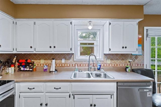 409 Autumn Court, Belton, MO 64012