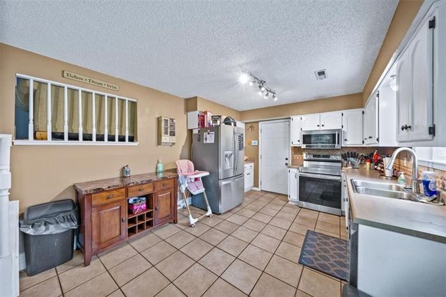 409 Autumn Court, Belton, MO 64012