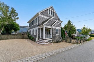 9 62nd St, Newburyport, MA 01950