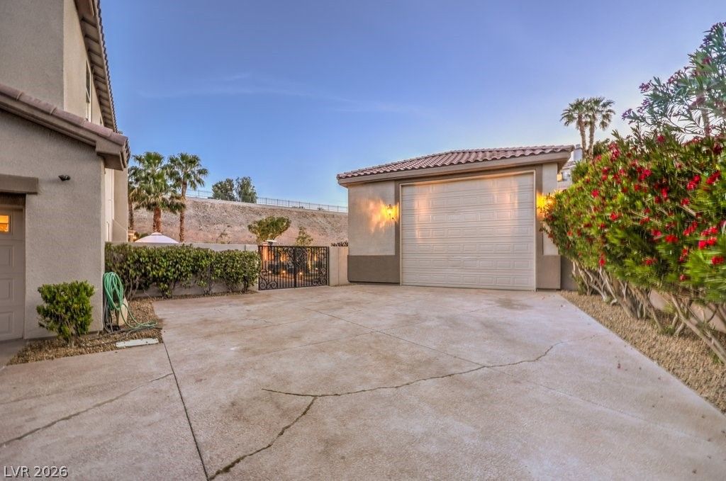 2849 Soaring Peak Avenue, Henderson, NV 89052 — photo 4