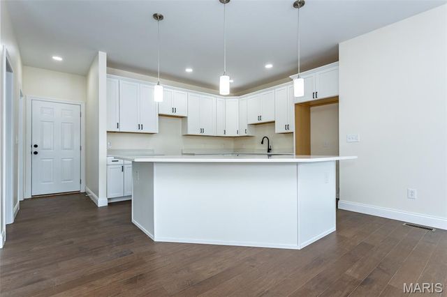 9 Fairway Court, Alton, IL 62002