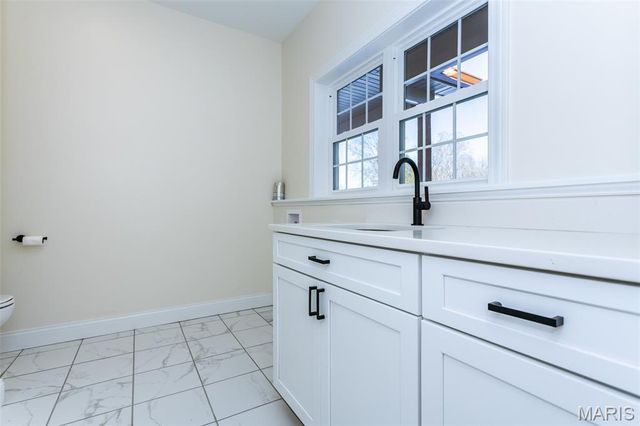 9 Fairway Court, Alton, IL 62002