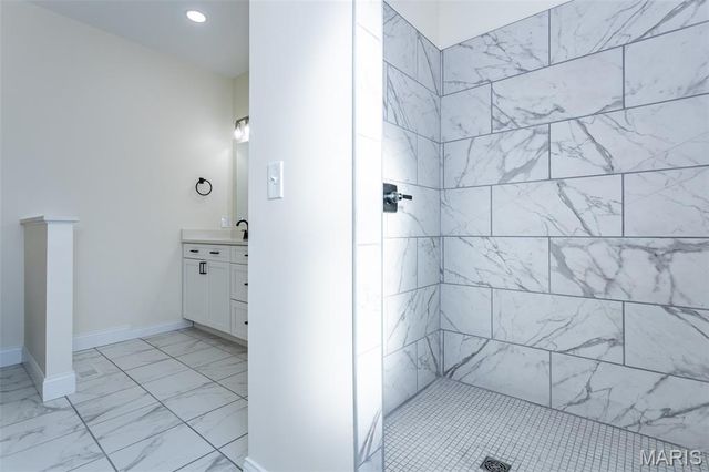 9 Fairway Court, Alton, IL 62002