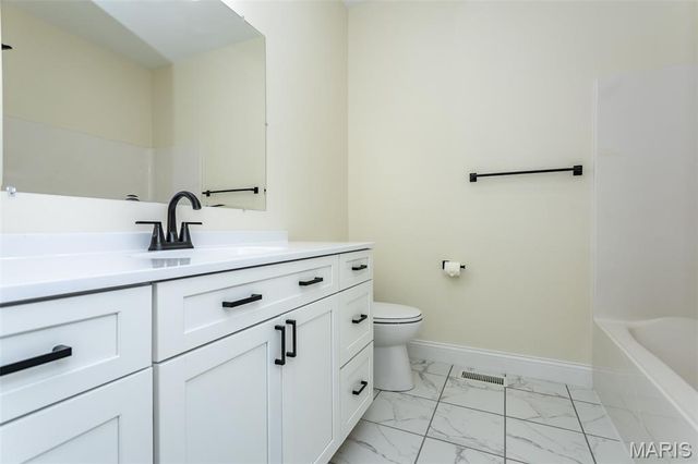 9 Fairway Court, Alton, IL 62002