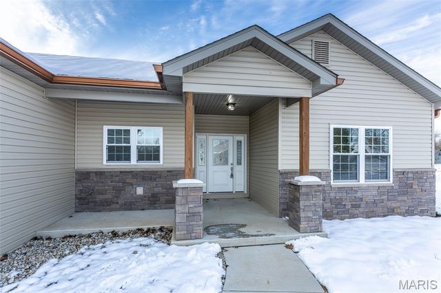 9 Fairway Court, Alton, IL 62002