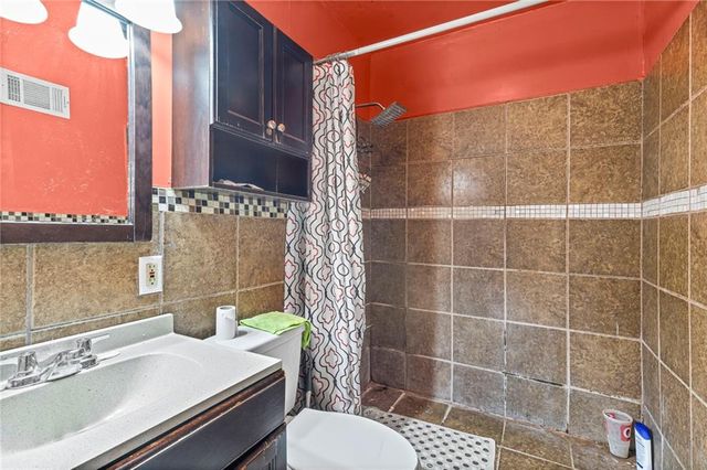 6502 Leavenworth Road, Kansas City, KS 66104