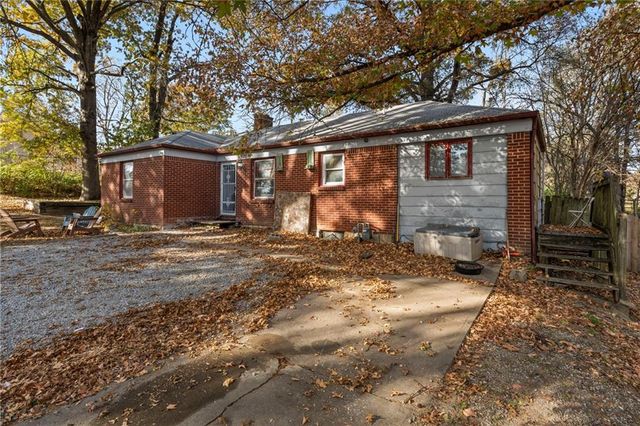 6502 Leavenworth Road, Kansas City, KS 66104