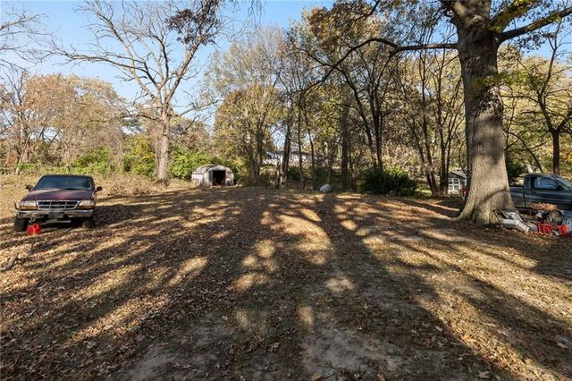 6502 Leavenworth Road, Kansas City, KS 66104