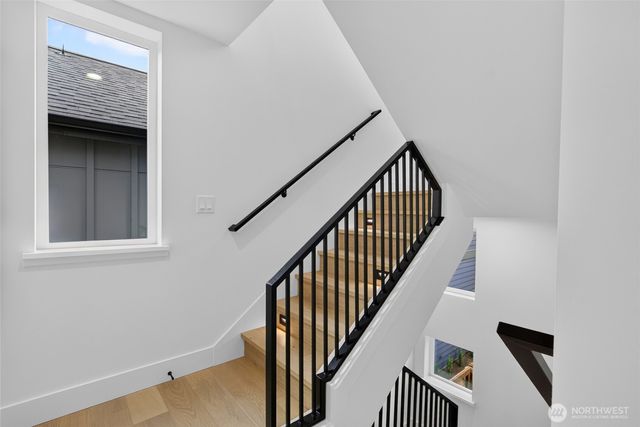 12036 Hiram Place NE, Seattle, WA 98125