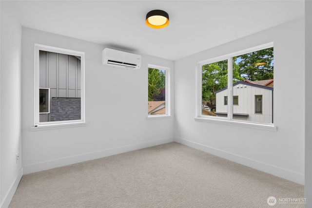 12036 Hiram Place NE, Seattle, WA 98125
