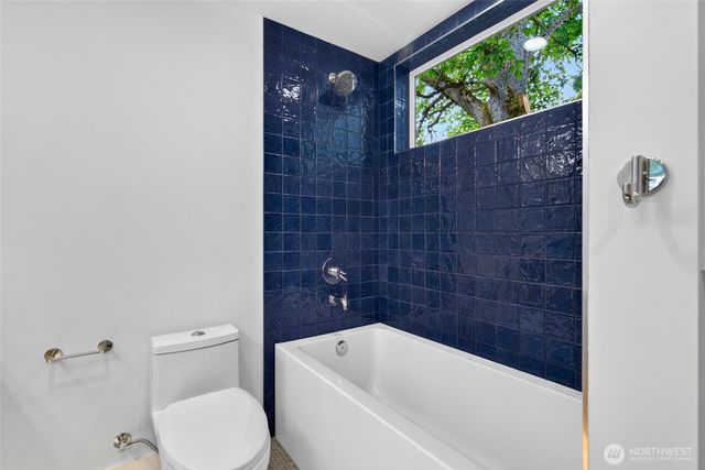 12036 Hiram Place NE, Seattle, WA 98125