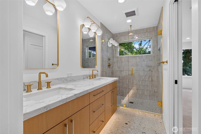 12036 Hiram Place NE, Seattle, WA 98125