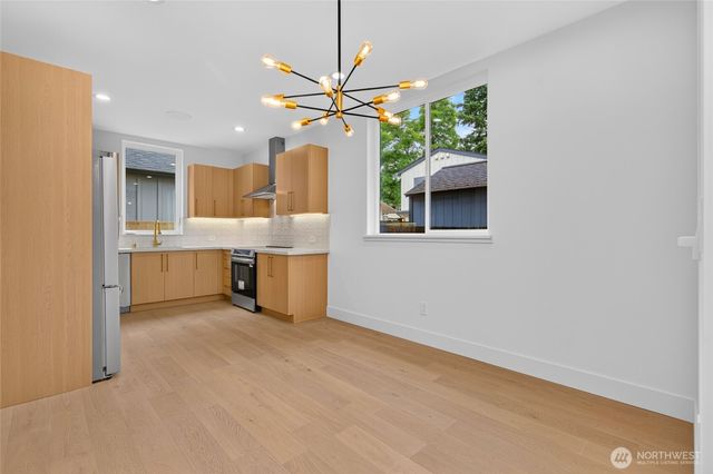 12036 Hiram Place NE, Seattle, WA 98125