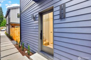 12036 Hiram Place NE, Seattle, WA 98125