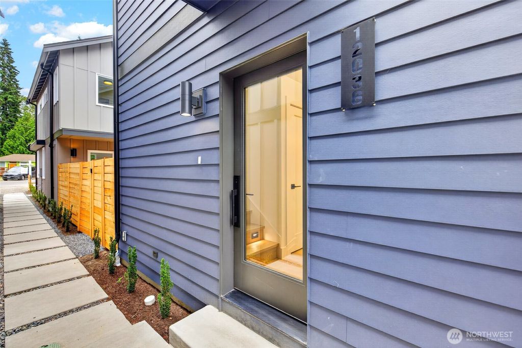 12036 Hiram Place NE, Seattle, WA 98125
