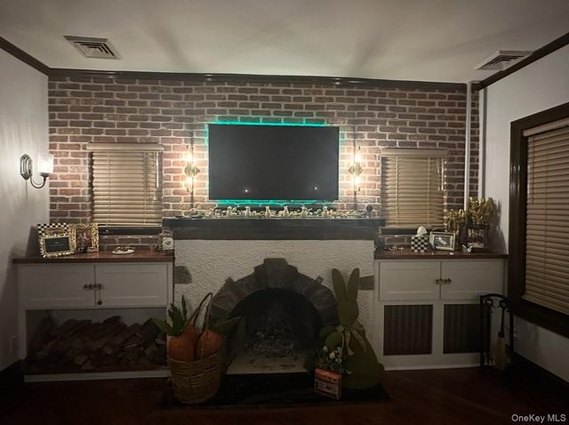 19519 45th Avenue, Flushing, NY 11358