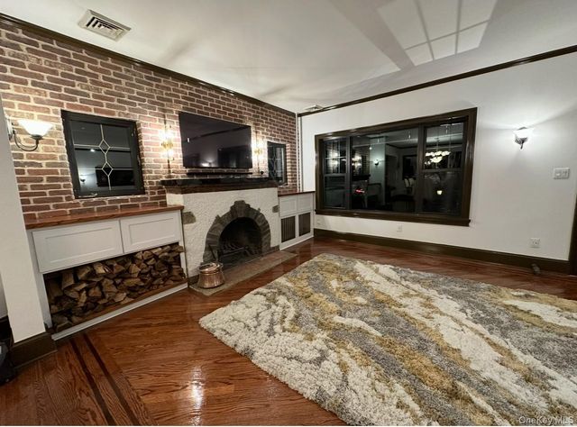 19519 45th Avenue, Flushing, NY 11358