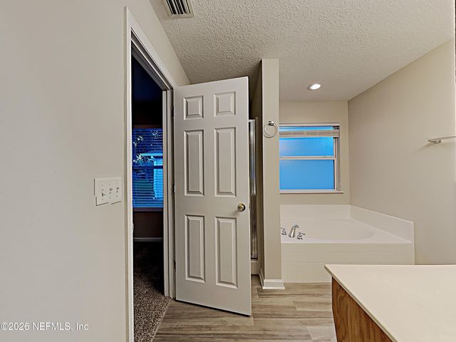 1378 SUMMIT OAKS Drive W, Jacksonville, FL 32221