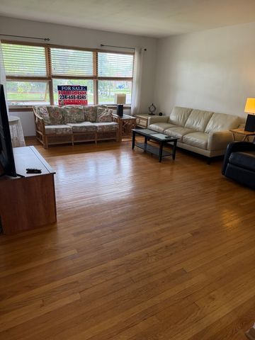10650 W Cermak Road 2E, Westchester, IL 60154