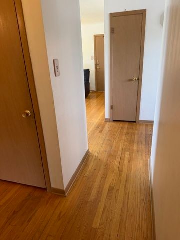 10650 W Cermak Road 2E, Westchester, IL 60154