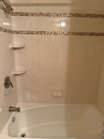 10650 W Cermak Road 2E, Westchester, IL 60154