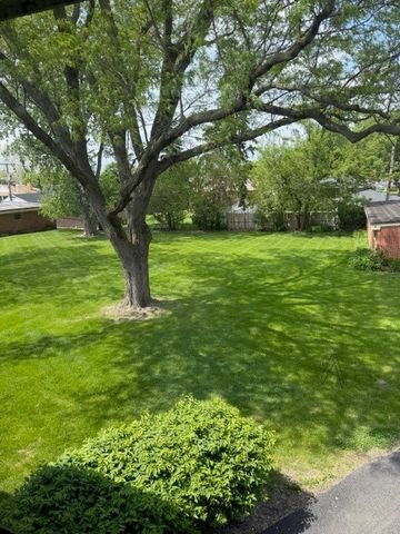 10650 W Cermak Road 2E, Westchester, IL 60154