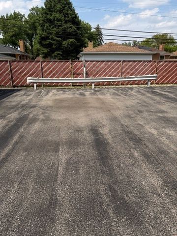10650 W Cermak Road 2E, Westchester, IL 60154