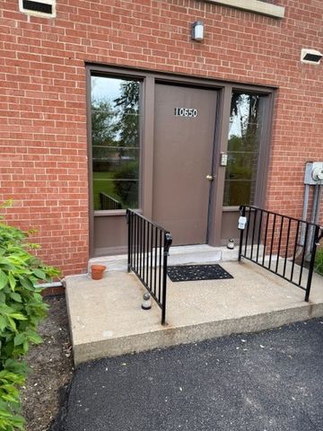 10650 W Cermak Road 2E, Westchester, IL 60154
