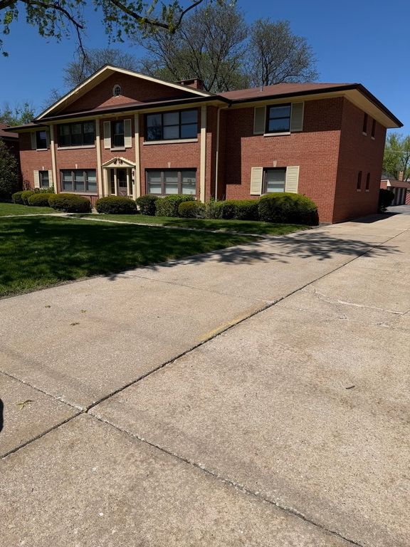 10650 W Cermak Road 2E, Westchester, IL 60154