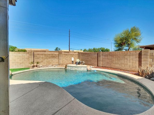 13620 N 82nd Lane, Peoria, AZ 85381