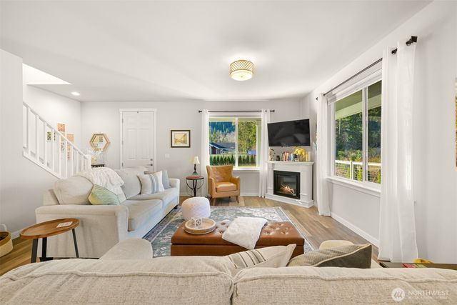 8268 Balfour Valley Lane, Maple Falls, WA 98266